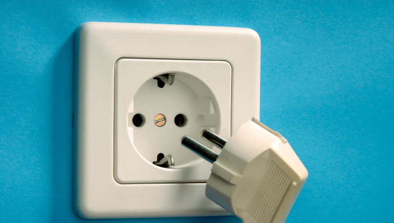 steckdose-stecker-gezogen-standby-betrieb-vermeiden