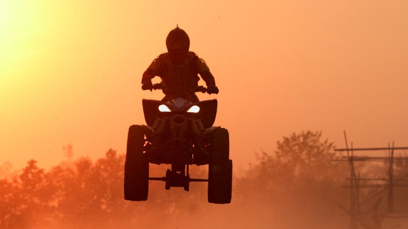 Sportquad / Sport-ATV auf einer speziell eingerichteten Motocross Strecke